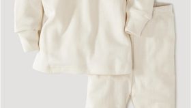 hessnatur Baby Pyjama Regular aus Bio-Baumwolle - natur - Größe 98/104