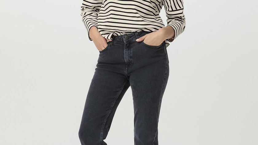 hessnatur Damen Coreva™ Jeans BEA High Rise Straight Cropped aus Bio-Denim - schwarz - Größe 27/30