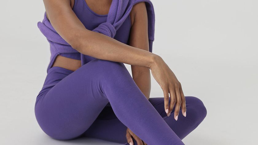 hessnatur Loungewear Leggings Fitted Medium Cut ACTIVE LIGHT aus Bio-Baumwolle - lila - Größe L/l