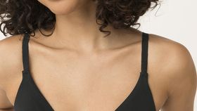 hessnatur Damen Triangel BH bügellos PURE SENSE aus Bio-Baumwolle und Tencel™Modal - schwarz - Größe 75A