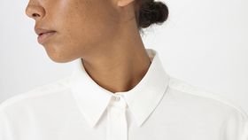 hessnatur Damen Bluse Relaxed aus TENCEL™ Lyocell mit Leinen - weiß - Größe 40