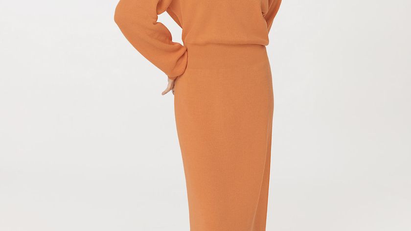 hessnatur Damen Strickkleid Midi Relaxed aus Bio-Baumwolle - orange - Größe 36