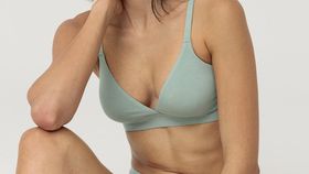 hessnatur Damen Triangel BH bügellos PURE SENSE aus Bio-Baumwolle und Tencel™Modal - grün - Größe 85A