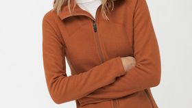 hessnatur Damen-Outdoor Softfleece-Jacke aus Bio-Baumwolle - rot - Größe 42