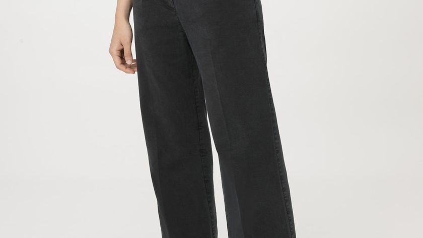 hessnatur Damen Hose Bundfalte Relaxed aus TENCEL™ Lyocell mit Bio-Baumwolle - schwarz - Größe 36