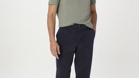 hessnatur Herren Chino LENN Regular aus Bio-Baumwolle - blau - Größe 48