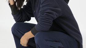 hessnatur Loungewear Fleece Hoodie Relaxed ACTIVE LIGHT aus Bio-Baumwolle - blau - Größe S