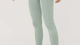 hessnatur Damen Leggings Regular Cut PURE BALANCE aus Bio-Baumwolle und Tencel™ Modal - grün - Größe 44