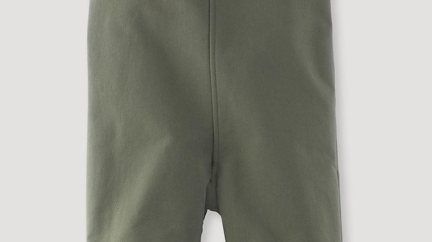 hessnatur Baby Softshell-Latzhose aus Bio-Baumwolle - grün - Größe 86/92