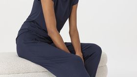 hessnatur Damen Schlafhose Regular PURE FLOW aus TENCEL™ Modal - blau - Größe 42