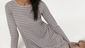 hessnatur Damen Nachthemd Relaxed PURE COTTON aus Bio-Baumwolle - lila - Größe 38