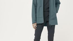 hessnatur Damen-Outdoor Softshell-Jacke mit Eco-Finish - grün - Größe 46