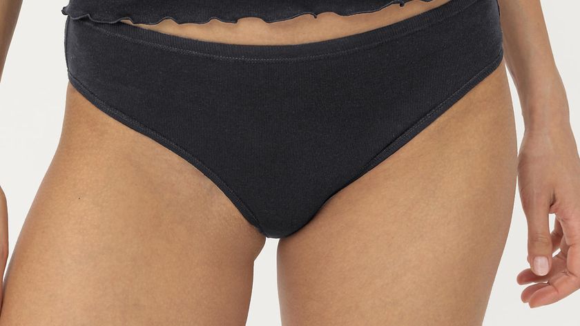 hessnatur Damen Slip Regular Cut im 2er-Pack PURE NATURE aus Bio-Baumwolle - schwarz - Größe 44