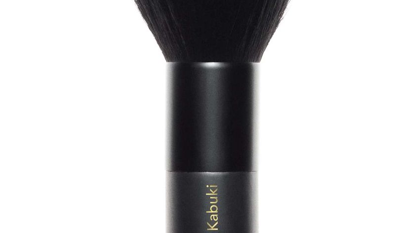 Inika Kabuki Brush - super weicher Mineral Puder Pinsel