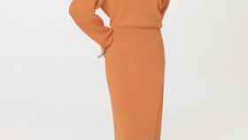 hessnatur Damen Strickkleid Midi Relaxed aus Bio-Baumwolle - orange - Größe 38