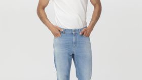 hessnatur Herren Jeans MADS Relaxed Tapered aus Bio-Denim - blau - Größe 28/30