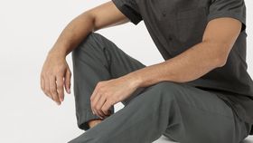 hessnatur Herren Sommerhose aus Bio-Baumwolle mit Leinen - grün - Größe 56