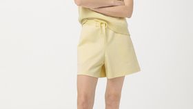 hessnatur Damen Shorts aus Bio-Baumwolle - gelb - Größe 44