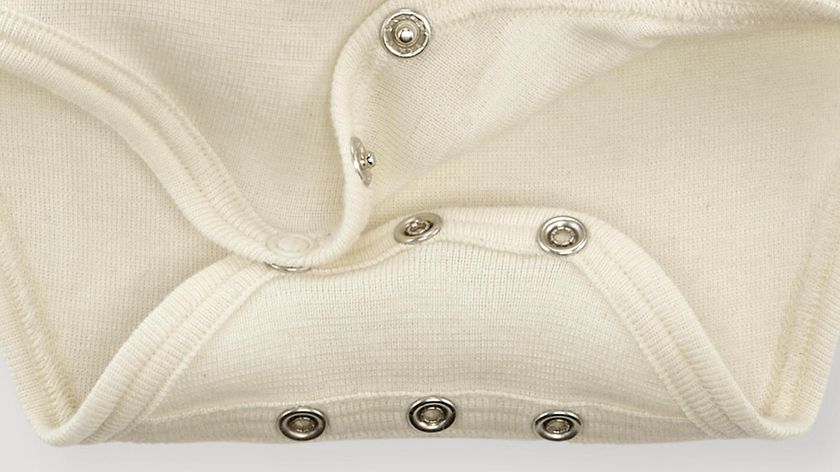 hessnatur Baby Langarmbody Slim aus Bio-Baumwolle mit Merinowolle und Seide - natur - Größe 98/104