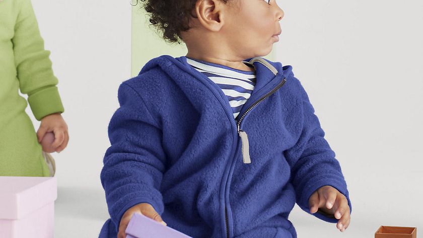 hessnatur Baby Fleece Overall Regular aus Bio-Baumwolle - blau - Größe 74/80