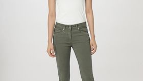 hessnatur Damen Five-Pocket Hose Skinny aus TENCEL™ Lyocell mit Bio-Baumwolle - grün - Größe 44