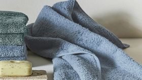hessnatur Handtuch aus Bio-Frottee - blau - Größe 67x140 cm