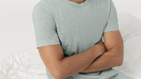 hessnatur Herren Schlafshirt aus Bio-Baumwolle - grün - Größe 54