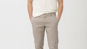 hessnatur Herren Chino Modern Fit aus Bio-Baumwolle mit Hanf - beige - Größe 50
