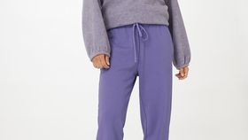 hessnatur Damen Sweat-Hose Relaxed aus Bio-Baumwolle - lila - Größe 38