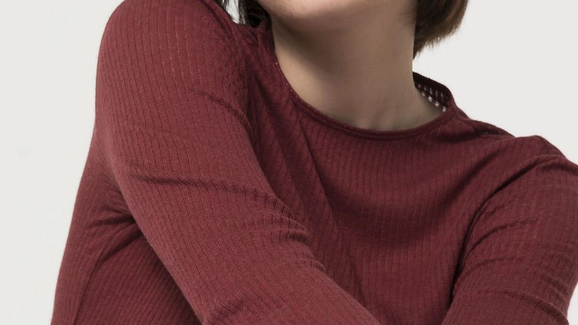 hessnatur Damen Ajour-Shirt aus Bio-Baumwolle mit Schurwolle - rot - Größe 38