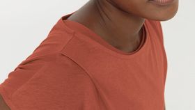 hessnatur Loungewear Shirt Regular ACTIVE LIGHT aus Bio-Baumwolle - orange - Größe 42