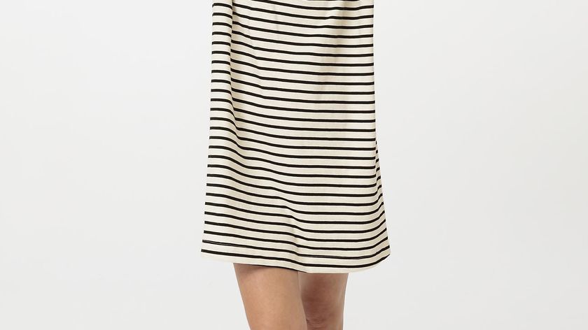 hessnatur gestreifte Damens Mini Jerseykleid Oversize aus Bio-Baumwolle - schwarz - Größe 38
