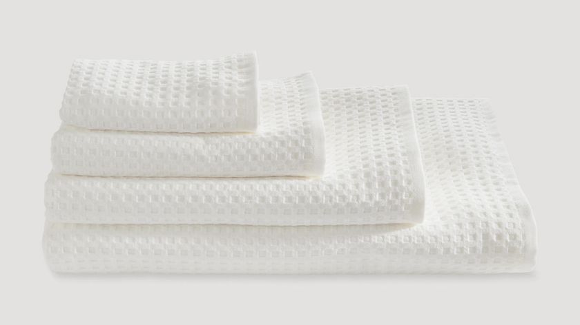 hessnatur Waffelpiqué-Handtuch aus Bio-Baumwolle - weiß - Größe 100x180 cm