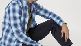 hessnatur Herren Karo-Hemd Relaxed aus Bio-Baumwolle - blau - Größe S (39/40)