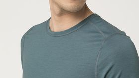 hessnatur Herren Kurzarm-Shirt aus Bio-Merinowolle - grün - Größe 50