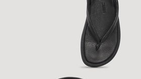 hessnatur Damen Zehentrenner-Pantolette - schwarz - Größe 39