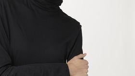 hessnatur Damen Rollkragenshirt aus Bio-Baumwolle - schwarz - Größe 46
