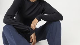 hessnatur Loungewear Sweatshirt Slim ACTIVE COMFORT aus TENCEL™ Modal - schwarz - Größe 34