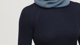 hessnatur Damen Loop-Schal BetterRecycling aus Merinowolle - blau - Größe 22x36 cm