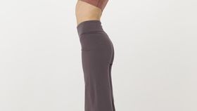 hessnatur Loungewear Yoga-Hose aus Bio-Baumwolle - lila - Größe 40