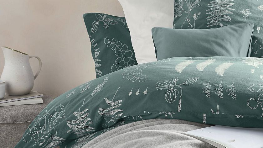 hessnatur Perkal Bettwäsche-Set Kasvi aus Bio-Baumwolle - grün - Größe 155x220 / 80x80 cm