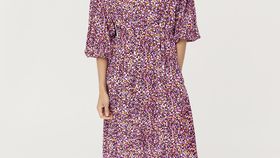 hessnatur Damen Kleid mit Empire-Linie aus LENZING™ ECOVERO™Viskose - lila - Größe 48