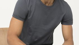 hessnatur Herren T-Shirt Zwirnjersey aus Bio-Baumwolle - grün - Größe 50
