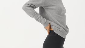 hessnatur Loungewear Kurze Sport-Leggings aus Bio-Baumwolle - schwarz - Größe 46