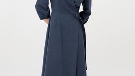 hessnatur Damen Midi-Wickelkleid aus Bio-Baumwolle mit Leinen - blau - Größe 34