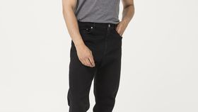 hessnatur Herren Jeans Mads Relaxed Tapered Fit aus COREVA™ Bio-Denim - schwarz - Größe 34/30
