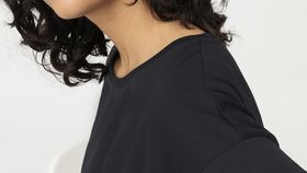 hessnatur Damen Shirt Relaxed aus Bio-Baumwolle - schwarz - Größe 46