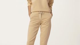 hessnatur Loungewear Joggpants mineralgefärbt aus Bio-Baumwolle - beige - Größe 40