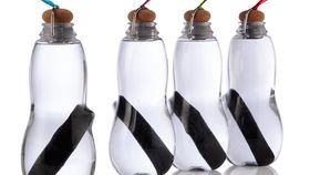 Trinkflasche mit Wasserfilter Binchotan Aktivkohle filtert Chlor